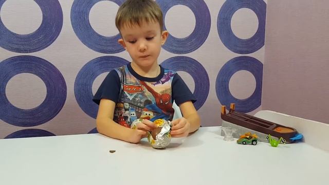 Распаковываем Энгри Бёрдс Гоу Телеподс и открываем киндеры..Angry Birds Go Telepods Toys. смотреть онлайн