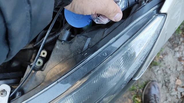 Замена ламп габаритных огней / Opel Astra J