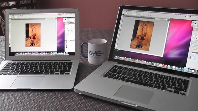 Macbook Air (2010) - Photoshop CS5 Comparison смотреть онлайн