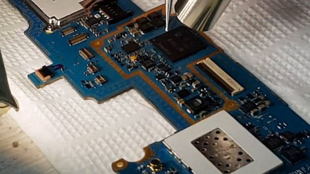 Ремонт планшета Samsung Galaxy Note 10.1 N8000 замена и увеличение объема nand памяти смотреть онлайн