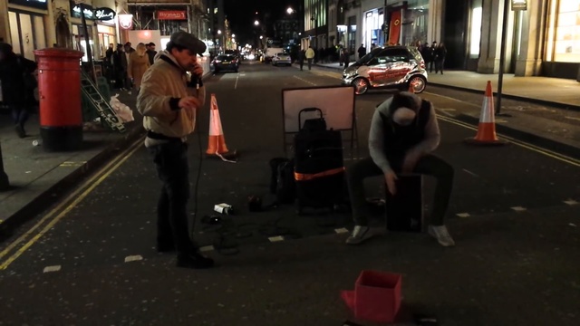 ДАБСТЕП НА ГАРМОНИКЕ И БАРАБАНЕ ►Лондонский Уличный Перформанс смотреть онлайн