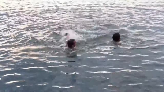 Пьяная гостья на свадьбе чуть не разбила фотоаппарат смотреть онлайн