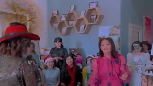 Новогодний праздник в офисе Сапарниязовой Дилбар смотреть онлайн