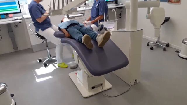 Я привёл детей к зубному врачу?⚕️Как лечат детям зубы в Дании???