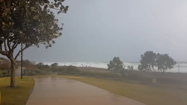 "ОСТАТЬСЯ В ЖИВЫХ": КАК Я ПЛАВАЛА "ПОСМОТРЕТЬ НА ШТОРМ". Хайфа, Израиль. смотреть онлайн