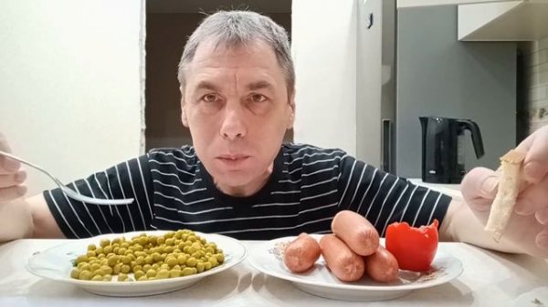 МУКБАНГ/ СОСИСКИ/ ГОРОШЕК