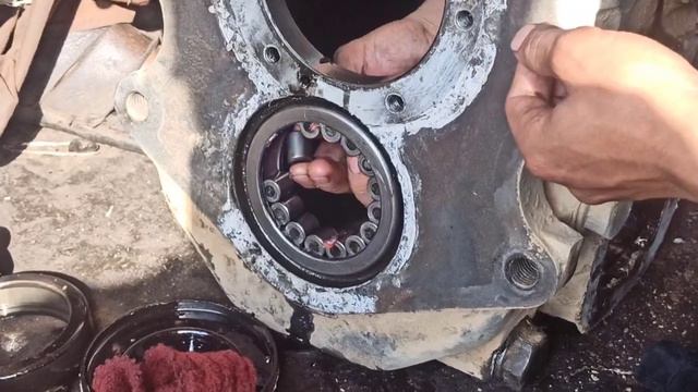 Как отремонтировать сломанную коробку передач автобуса Hino. смотреть онлайн