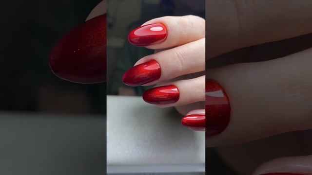 Красный кошачий глаз гель лак ❤️? маникюр с таким покрытием 2000? #2022 #маникюр #маникюрмосква смотреть онлайн