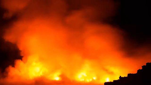Видео извержения вулкана в океане, Горящий океан, Очень эффектное и красивое зрелище. смотреть онлайн