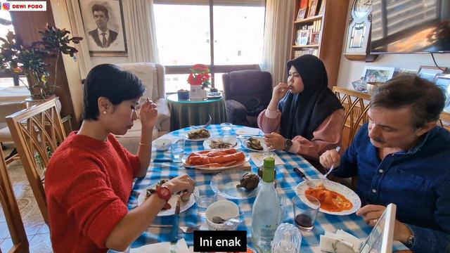 Biar Belajar Makan Makanan Sini смотреть онлайн