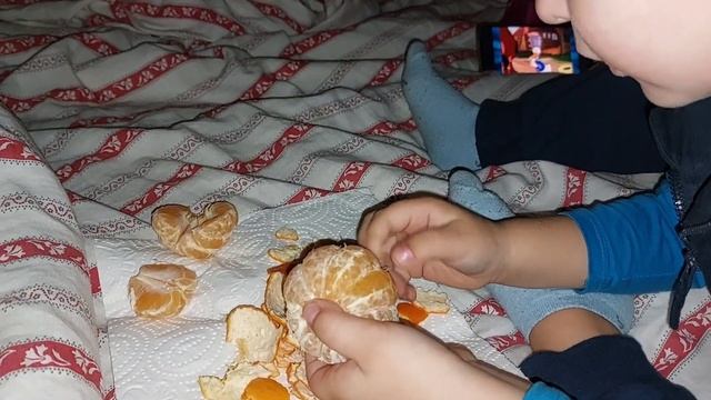Украшают всё к Рождеству/Уютный зимний вечер семьи смотреть онлайн