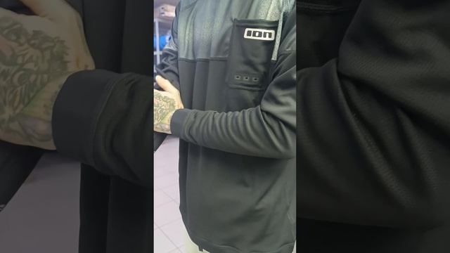 Лонгслив лайкровый мужской ION Wetshirt LS black смотреть онлайн