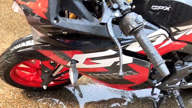 GPX DRONE x GPX Demon 150 gr 2 รุ่น 2 สไตล์ แตกต่างกันแค่ดีไซน์ แต่ขนาดเครื่องยนต์ 150 CC เท่ากัน смотреть онлайн