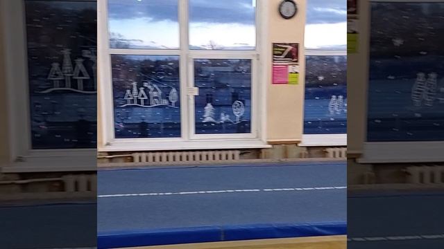 Мои новогодние рисунки на окнах, акрилом. /рисунки на окнах / Беларусь / Гродно / ЦСК "Неман " / смотреть онлайн