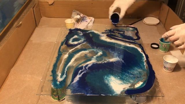 Resin Pour on Glass using Metallic Paints смотреть онлайн
