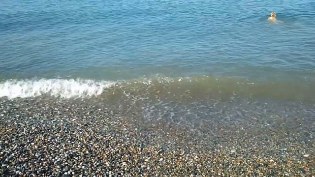 Солнечный берег на Черном море в августе. смотреть онлайн