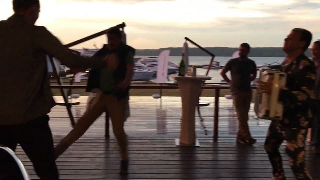 Яхт клуб Галс! Танцы по баян! смотреть онлайн