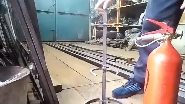 Подставка для углекислого огнетушителя. смотреть онлайн