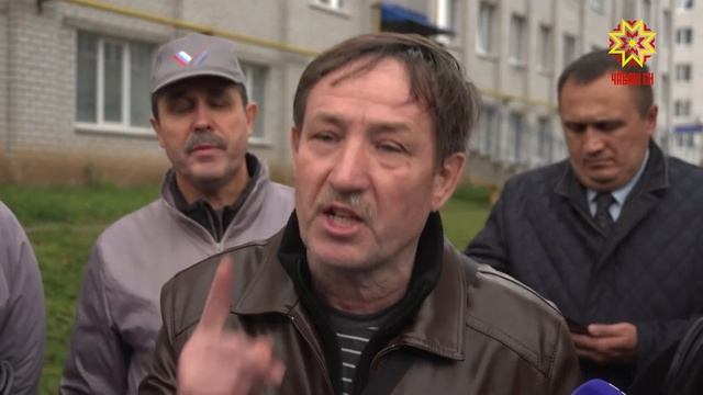 Грязь, ямы и строительный мусор. Но это не единственная проблема многоэтажки. смотреть онлайн
