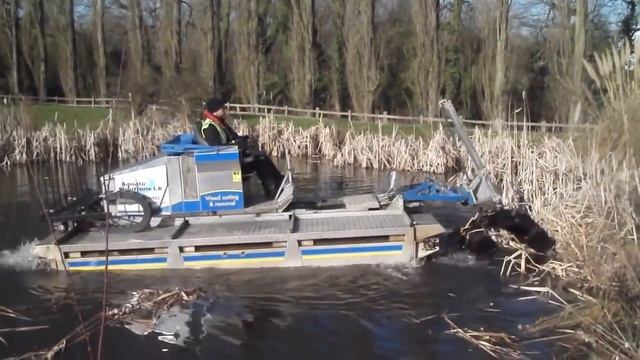 Машина амфибия для очистки водоемов от травы и водорослей смотреть онлайн