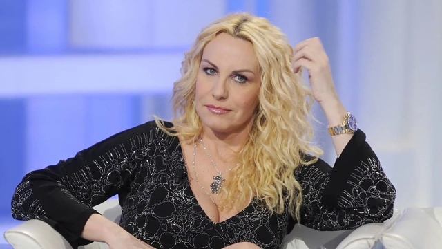 Antonella Clerici MATRIMONIO IN VISTA? La Dolce Dedica Attraverso I Suoi Social.
