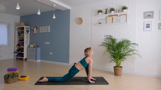 Йога разминка 20 минут  йога для начинающих  Сурья Намаскар  Люба йога