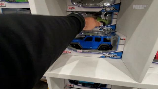 MAISTO 1/18 at Costco NAPLES 2022 смотреть онлайн