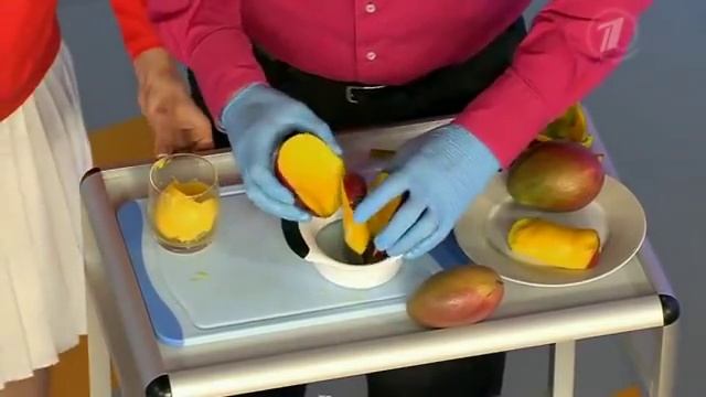 Как быстро очистить манго. Домашние хитрости смотреть онлайн