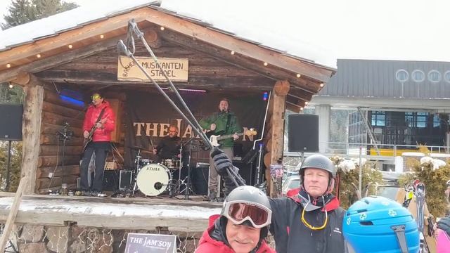 Музыка Южного Тироля на площади между трассой кубка Мира SasLong и поездом Col Raiser смотреть онлайн