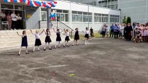 танец на 1 сентября 2022г 1 класс. Чернова Арина