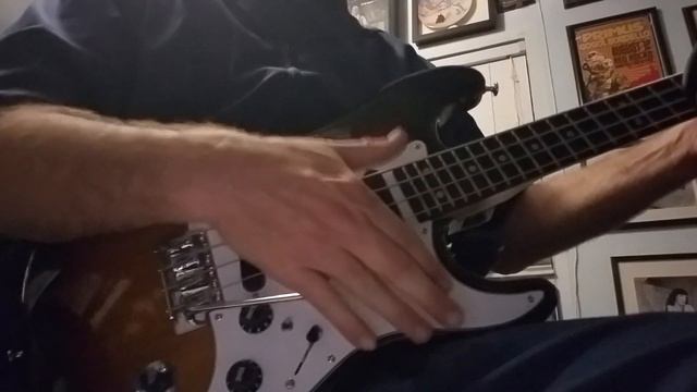 Stanley Clarke Spellcaster Bass, 30 Second Tremolo Test смотреть онлайн