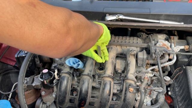 How To Remove 8 Spark Plugs & Ignition Coils Front & Rear Honda Insight 2ZE | Solving Misfire P030X смотреть онлайн