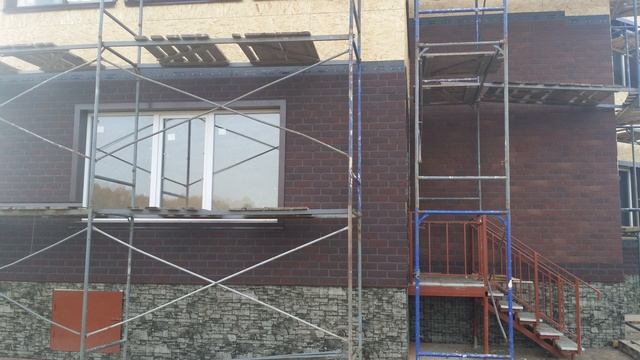 фотоотчет постройки дома из кирпича с подвалом и эркером