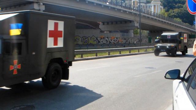 [RARE] 9x military ambulances responding code 3 with sirens смотреть онлайн