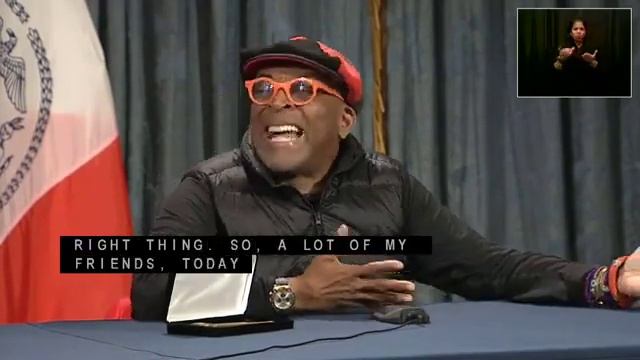 NYC Mayor Bill de Blasio Presents Spike Lee With A Key To The City смотреть онлайн