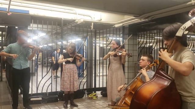 Amazing Teens  Fiddling CLASSICAL QUINTET - DELAMOTTE STRINGS Music On Subway Stuns Crowd