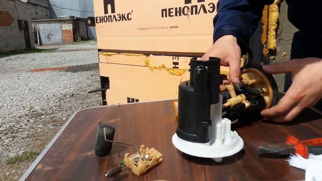 Замена фильтра топливного насоса Mitsubisi Shariot Grandis 4G64. митсубиси шариот ,топливный фильтр