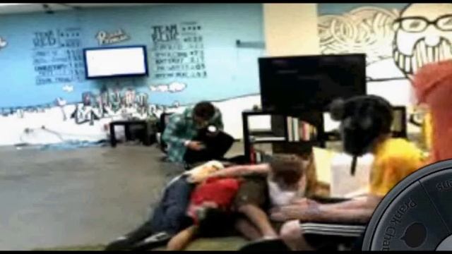 Charles Trippy Jumps Over 4 People On A Minibike смотреть онлайн