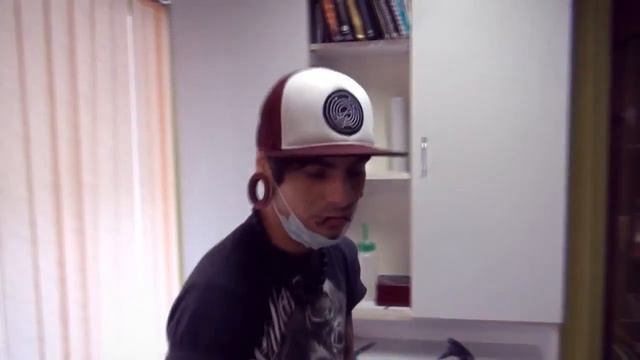 Слабо 'В тиски' Прокол сосков и ушей' 1 сезон смотреть онлайн