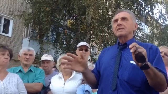 Выступление директора МЭС Ю.Н. Егорова перед жителями пос. Чкаловский в Переславле смотреть онлайн