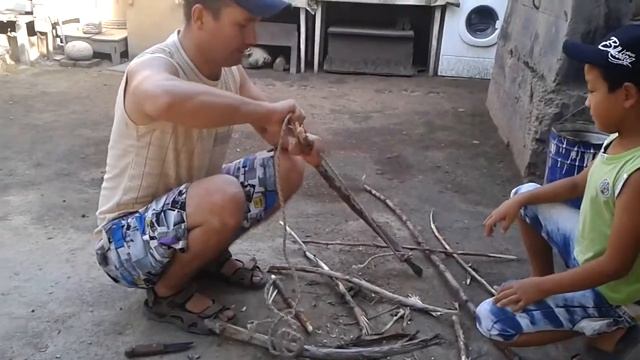 Разводим костер без спичек трением смотреть онлайн