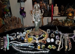 НА ВНЕЗАПНОЕ БОГАТСТВО. ВЕДЬМИНА ИЗБА. ИНГА ХОСРОЕВА