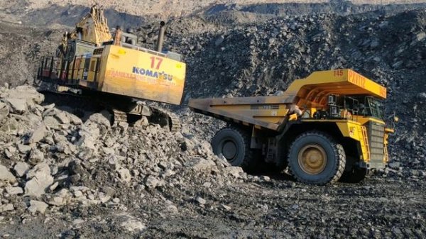 Komatsu PC 1250SP loading for Komatsu HD785