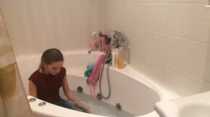 #Ну, что вызов принят! Купание в ванне в одежде - это что-то!
