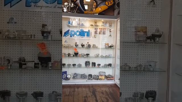 01.04.2022 Нидерланды магазин скутер новый и бу и запчасти #deaf #глухие смотреть онлайн
