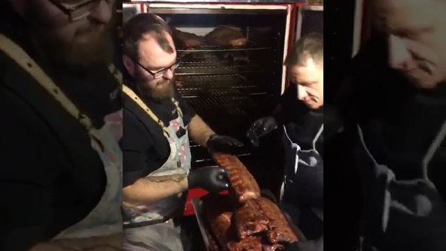 Автоматический смокер BBQ для ресторана. смотреть онлайн