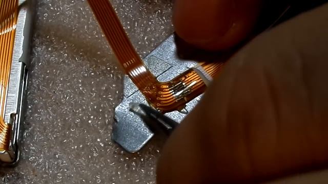 Как пропаять гибкий шлейф. Компьютерная электроника смотреть онлайн