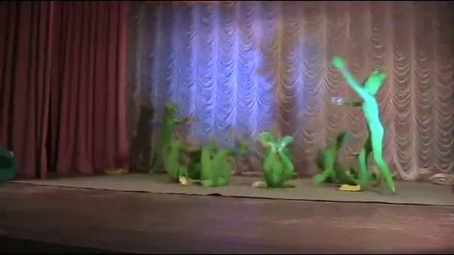 классный танец лягушек.!!!!!@@@@ смотреть онлайн