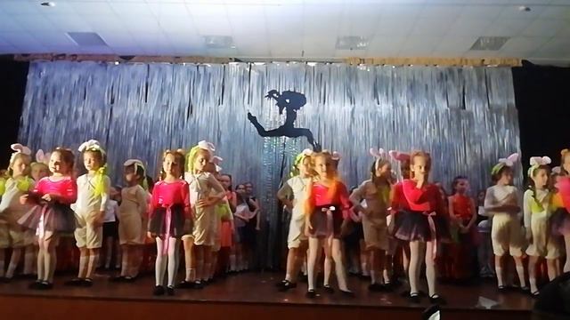 м. Ки1в школа Логос Танцювальний коллектив "Мандаринка" Нам 10 рок1в смотреть онлайн