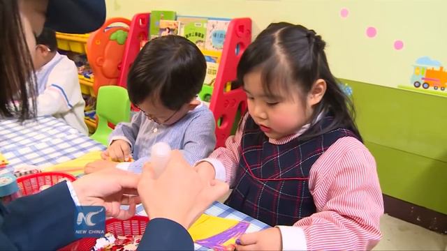 PLA Hong Kong Garrison soldiers visit HK Kindergarten смотреть онлайн